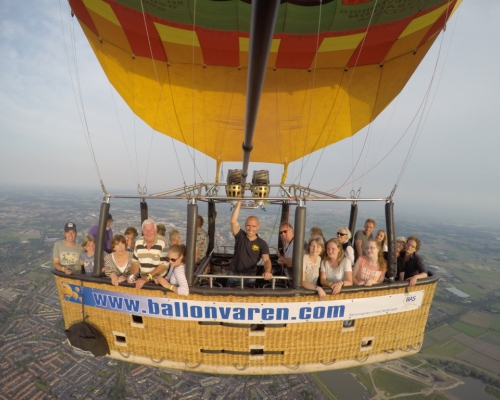 Luchtballon over de Kermis in Deventer naar Olst